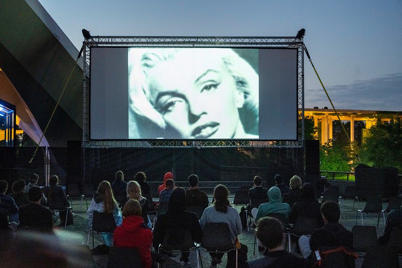 20-Sunsets_HKW_Our-Marylin.jpg